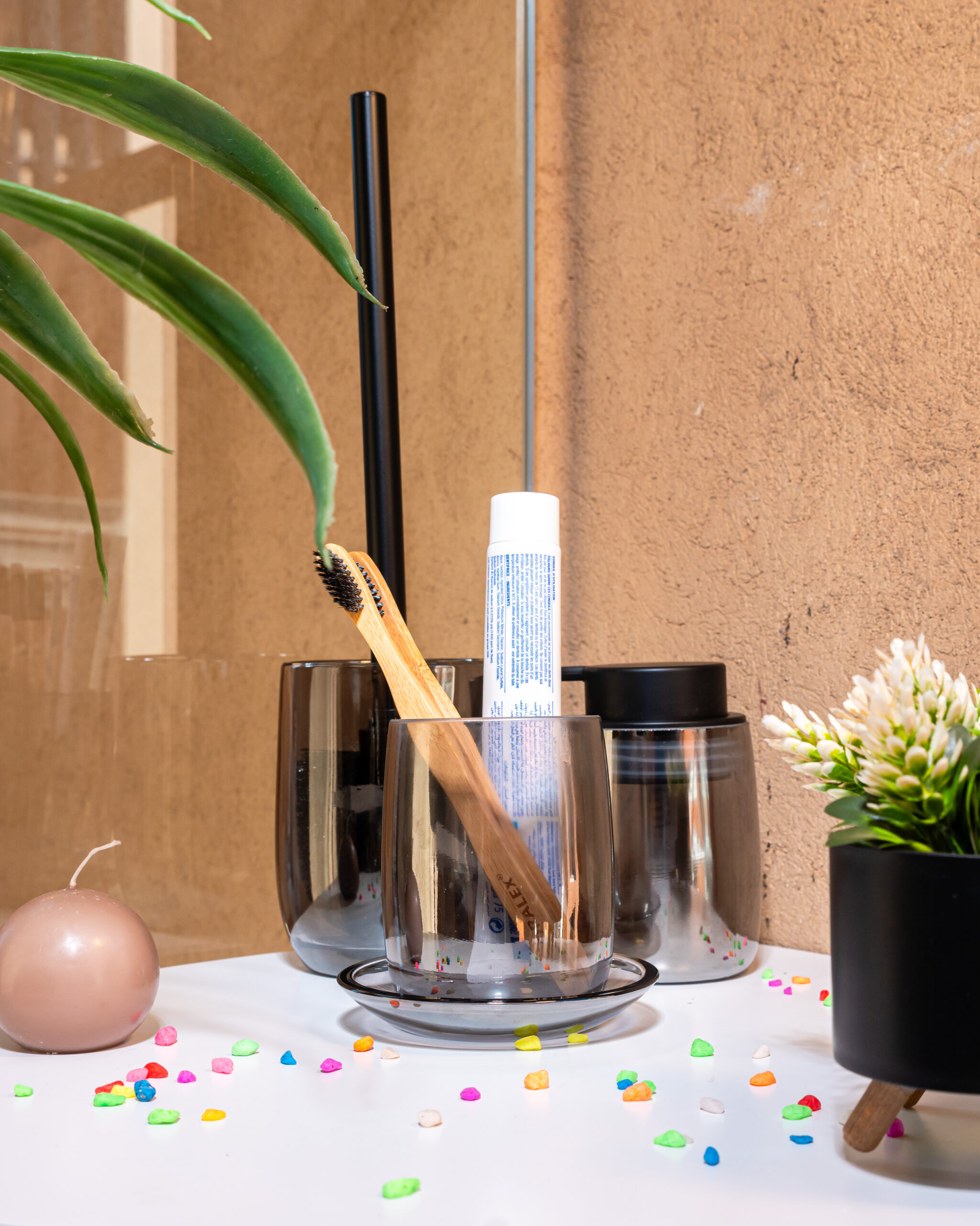 Set d'Accessoires de Salle de Bain en Verre Fumé - Image 2